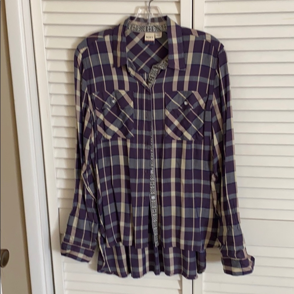 Roxy plaid button down long sleeve top.